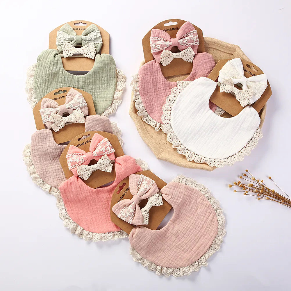 ESSENTIALS MUSLIN BIBS & MATCHY BOW