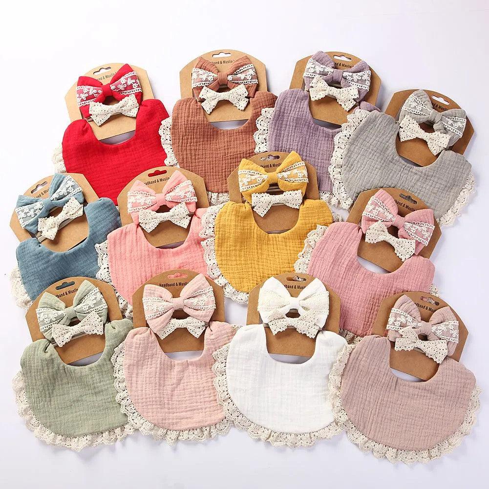 ESSENTIALS MUSLIN BIBS & MATCHY BOW